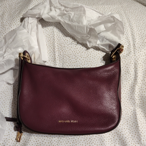 Exquisite Michael Kors Leather Raven Medium Messenger handbag Purse Plum NWOT - Picture 2 of 13